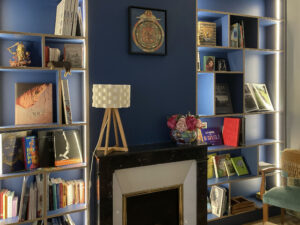 projet, rénovation, décoration, maison, neuilly sur marne, matériaux, peinture, verriere, little greene, couloir, escalier, monté d'escalier, meuble sur mesure, bibliothèque sur mesure, menuiserie, salle yoga, chambre, lecture, rangement, bibliothèque, mon oeil dans la déco