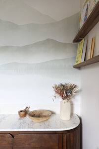 projet, rénovation, décoration, architecture, architecture d'intérieur, cuisine, rangement sur mesure, mon oeil dans la déco, val de marne, créteil, cuisine, arche, vert, papier peint, les dominotiers, au fil des couleurs, rétro, vintage, zellige, mosaic factory, bois, beige, doré, laiton, marbre, rétro, vintage