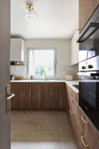 projet, rénovation, décoration, architecture, architecture d'intérieur, cuisine, rangement sur mesure, mon oeil dans la déco, val de marne, créteil, cuisine, arche, vert, papier peint, les dominotiers, au fil des couleurs, rétro, vintage, zellige, mosaic factory, bois, beige, doré, laiton, marbre, rétro, vintage