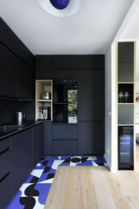 projet, rénovation, décoration, architecture, architecture d'intérieur, suspension, flowerpot, &tradition, rangement sur mesure, cuisine, noblessa, cave à vin, noir, blanc, bleu, bois, mon oeil dans la déco, val de marne, vincennes