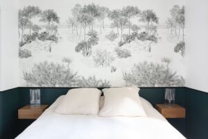 projet, rénovation, décoration, appartement, matériaux, peinture, vert, noir, beige, ficelle, rideaux, madura, isidore leroy, dune, panoramique, chevet, odyssee, suspension, raphia, mobilier, bureau, tikamoon, luminaire, papier peint, chambre, contemporain, mon oeil dans la déco