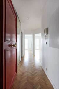 renovation, rénovation, immobilier, appartement, appartement parisien, moderne, mis à neuf, blanc, propre, location, cuisine, salle de bains, chambre, séjour, entrée, balcon, terrasse, nogent sur marne, blanc, terracotta, ponçage, parquet, mon oeil dans la déco