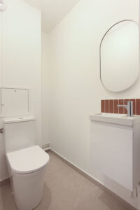 renovation, rénovation, immobilier, appartement, appartement parisien, moderne, mis à neuf, blanc, propre, location, cuisine, salle de bains, chambre, séjour, entrée, balcon, terrasse, nogent sur marne, blanc, terracotta, ponçage, parquet, mon oeil dans la déco