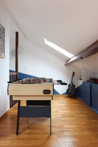 projet, maison, rénovation, décoration, intérieur, contemporain, fonctionnel, meuble sur mesure, rangement, chambre, combles, comble, bureau, le perreux sur marne, mon oeil dans la déco, jaune, blanc, bleu