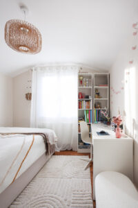 projet, maison, rénovation, décoration, intérieur, contemporain, fonctionnel, meuble sur mesure, rangement, chambre, chambre ado, optimisation espace, nogent sur marne, mon oeil dans la déco, bleu, blanc, bois, rétro, salle de bains