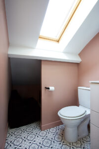 projet, maison, rénovation, décoration, intérieur, contemporain, fonctionnel, meuble sur mesure, rangement, chambre, chambre ado, optimisation espace, nogent sur marne, mon oeil dans la déco, bleu, blanc, bois, rétro, salle de bains