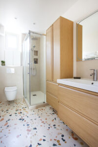 projet, rénovation, décoration, salle de bains, neuilly sur seine, optimisation espace, nogent sur marne, mon oeil dans la déco, vert, terrazzo, blanc, bois, minéral, salle de bains