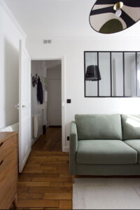 projet, appartement, rénovation, décoration, intérieur, contemporain, fonctionnel, rangement, salon, repas, pièce à vivre, nogent sur marne, mon oeil dans la déco, vert, blanc, noir, bois, ampm, la redoute