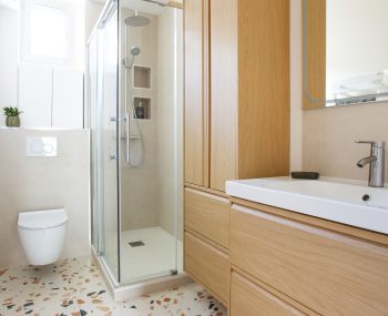 projet, rénovation, décoration, salle de bains, neuilly sur seine, optimisation espace, nogent sur marne, mon oeil dans la déco, vert, terrazzo, blanc, bois, minéral, salle de bains